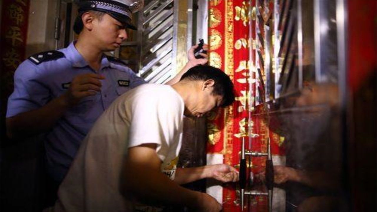 万宁请开锁师傅开了锁后，师傅为什么一般都不进门，就算主人请也不进去？